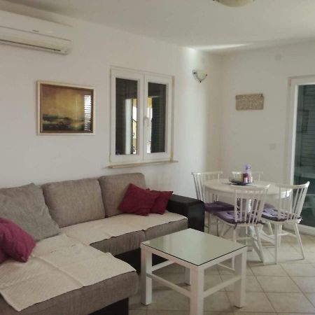 Apartman Dora Povljana Exteriör bild
