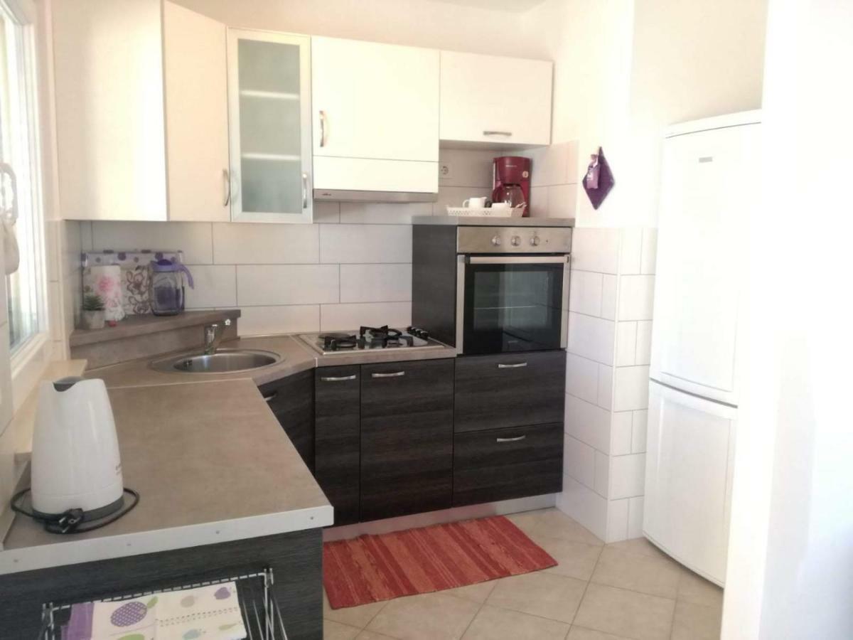 Apartman Dora Povljana Exteriör bild