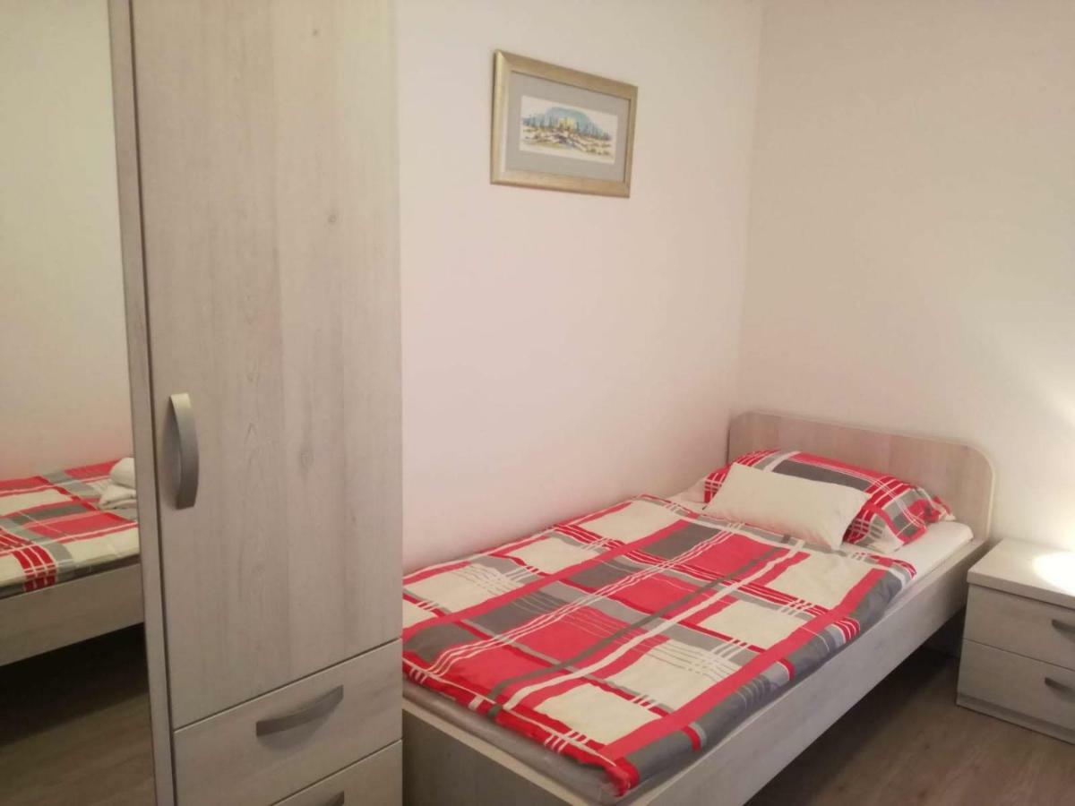 Apartman Dora Povljana Exteriör bild