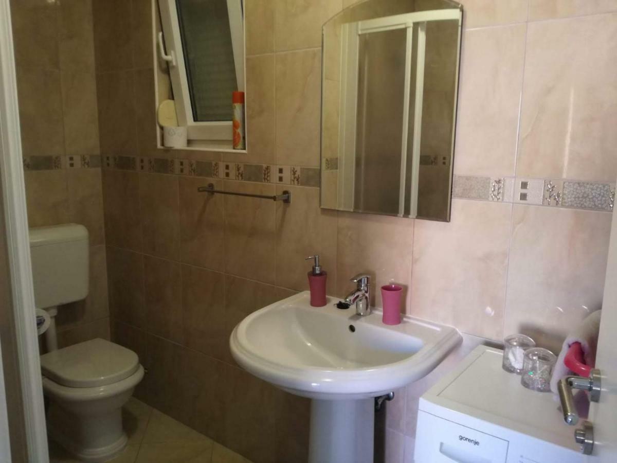 Apartman Dora Povljana Exteriör bild